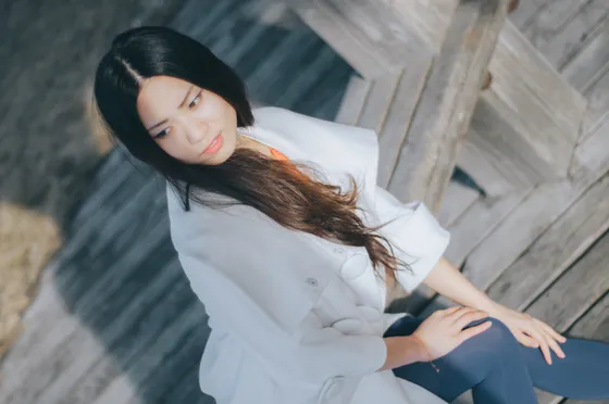 Casual personal portrait in natural setting